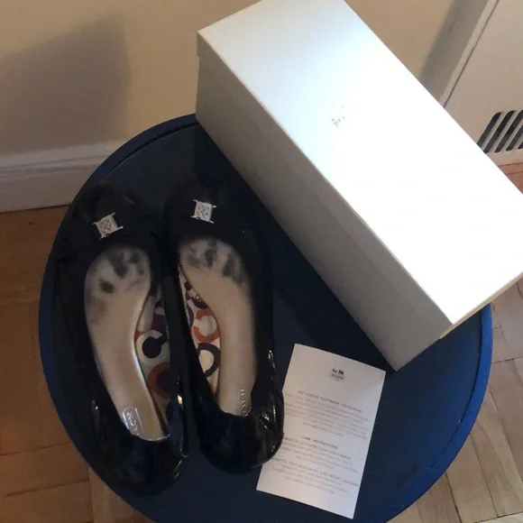 Coach Dwyer crinkle patent leather black ballet flats 9 - Picture 3 of 10